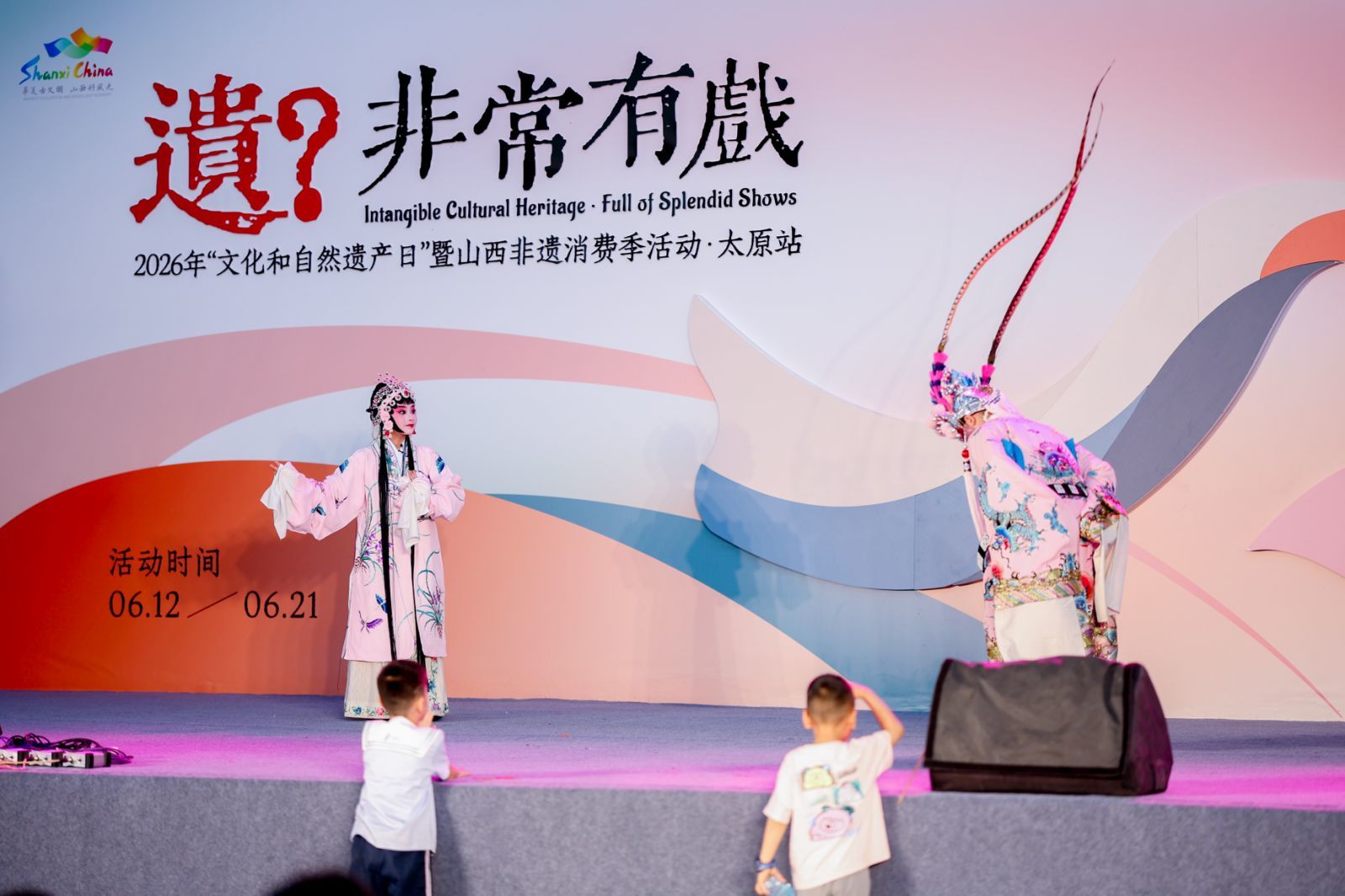 《小宴》展示翎子功