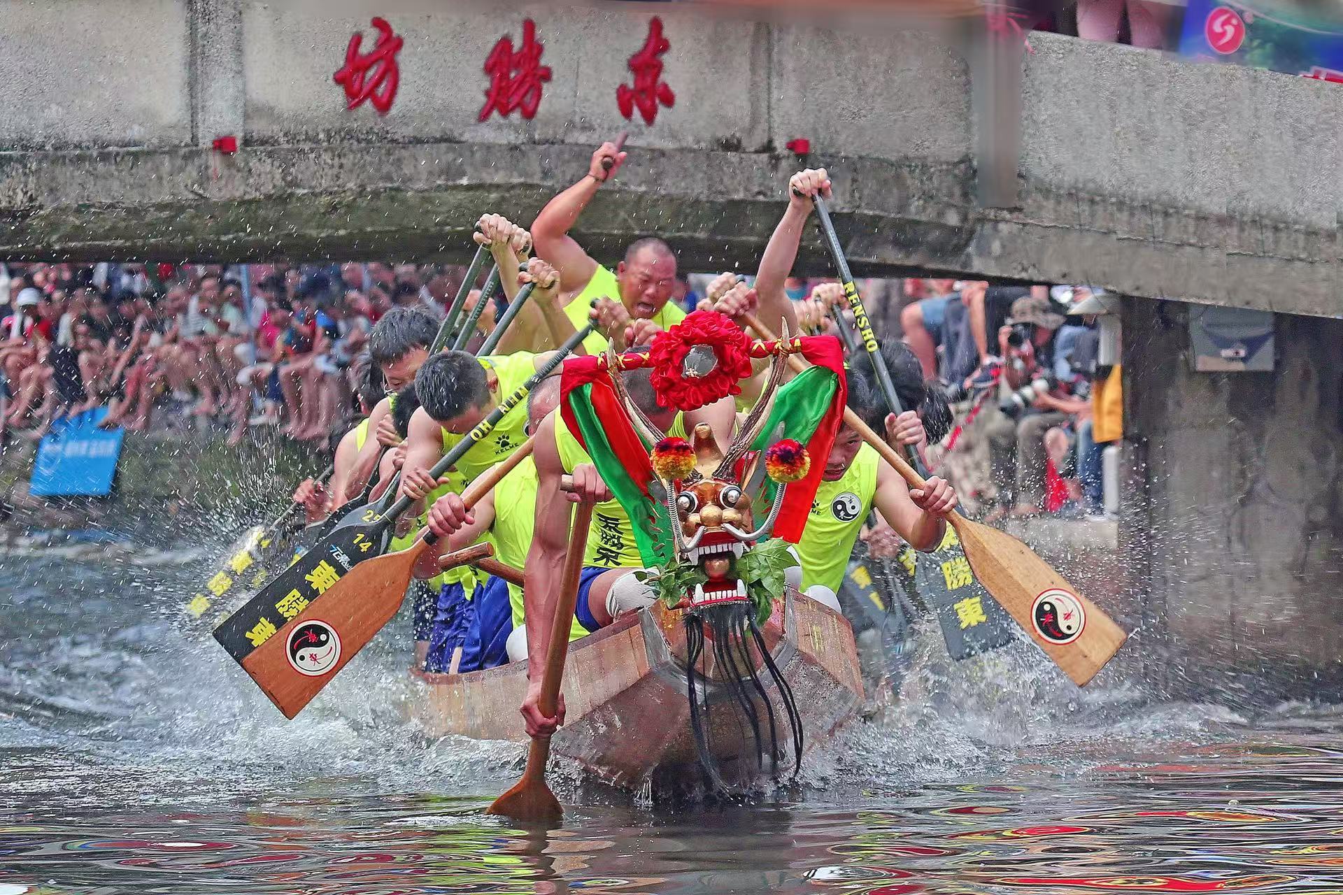 叠滘龙船漂移延续着祖先的勇毅。（桂宣供图）
