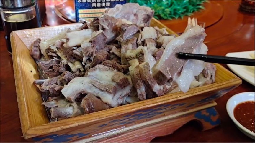 来了内蒙的第一顿，早上吃蒙餐，喝下马酒，刚睡醒就又醉了