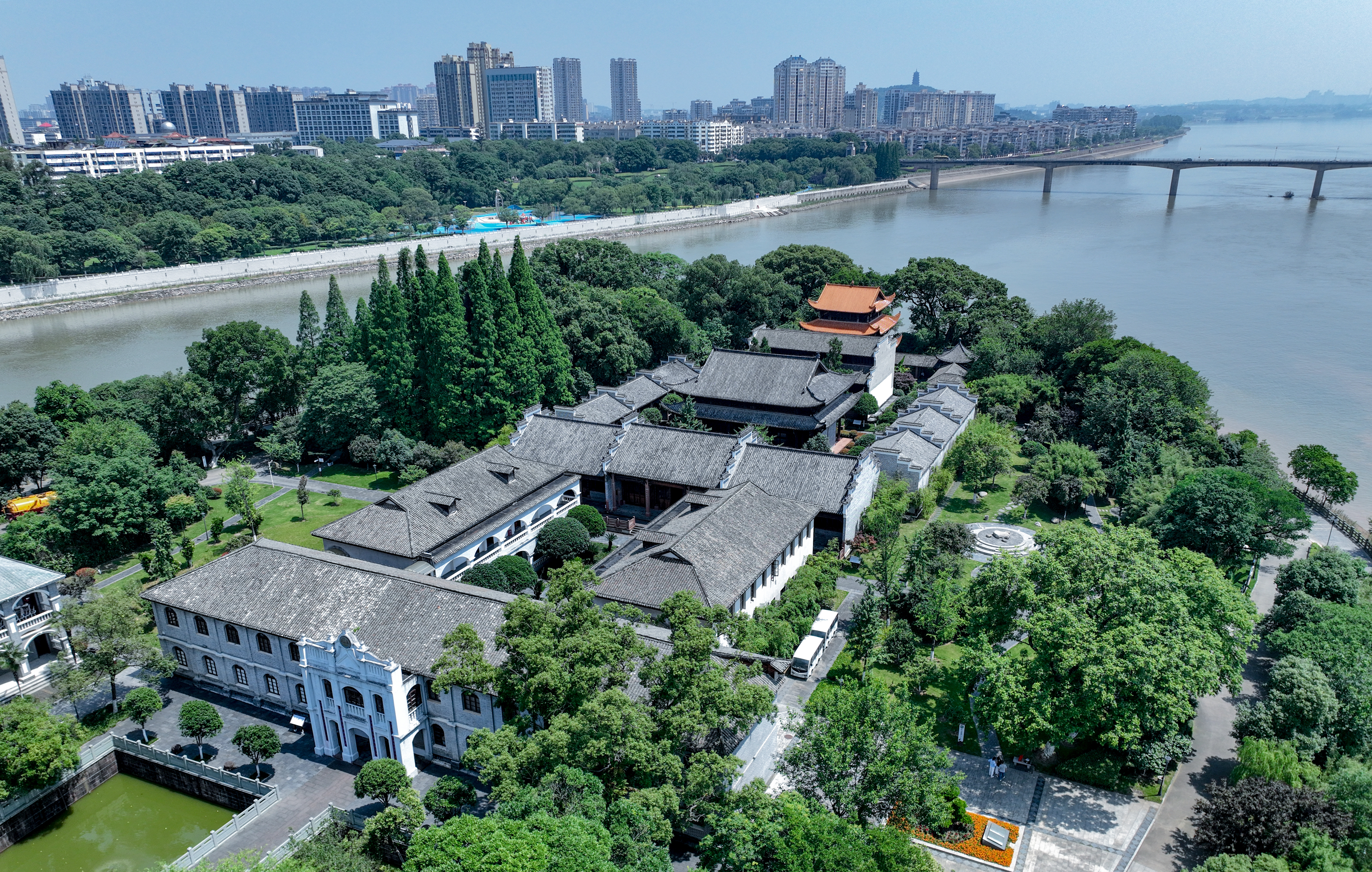 ▲白鹭洲书院