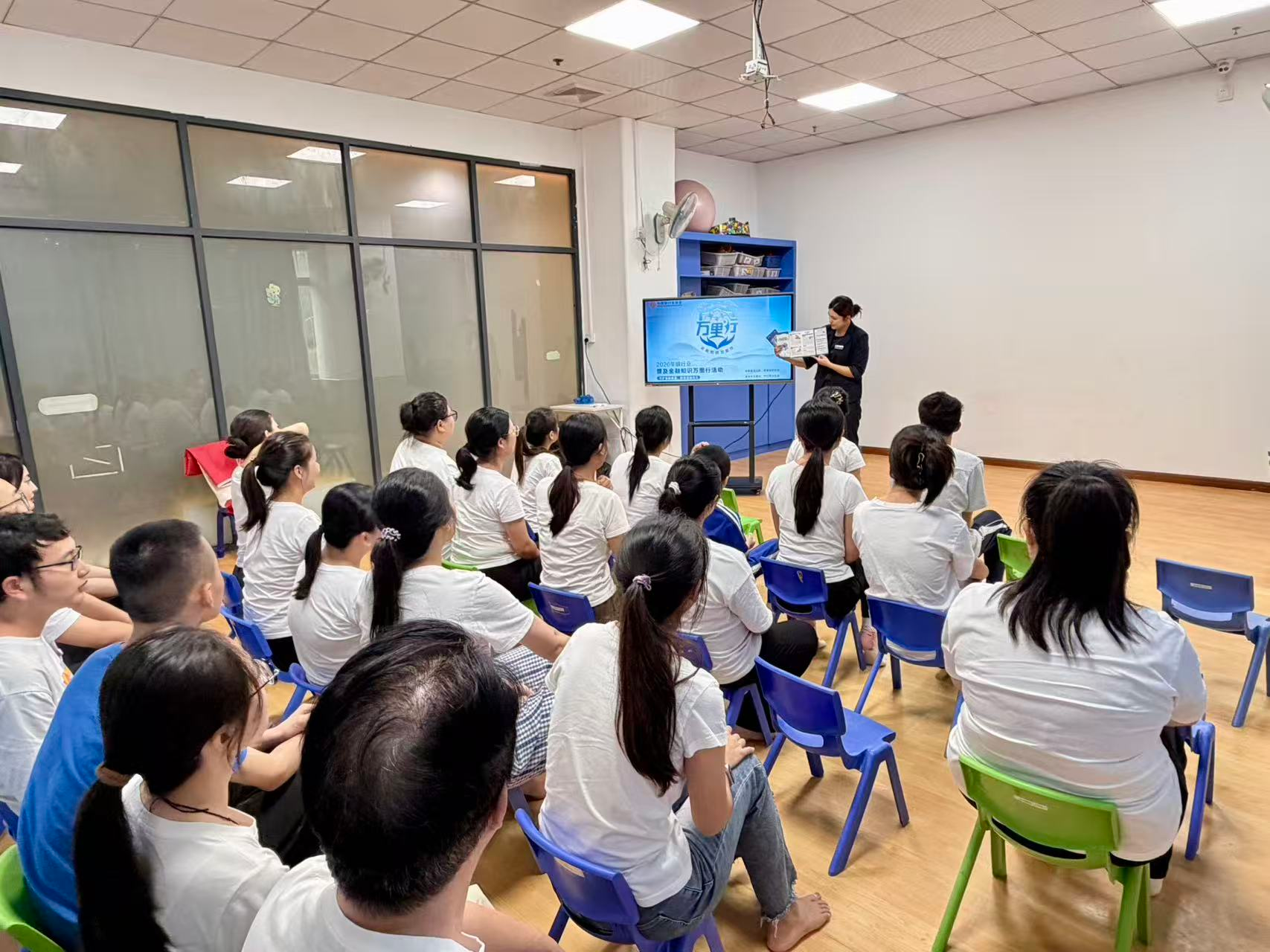恒丰银行深圳分行营业部走进康复训练中心，反诈宣传“零距离”