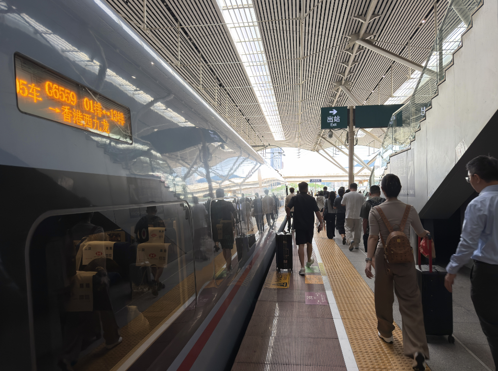 广深港高铁持续升温 端午假期预计运送跨境旅客53.9万人次
