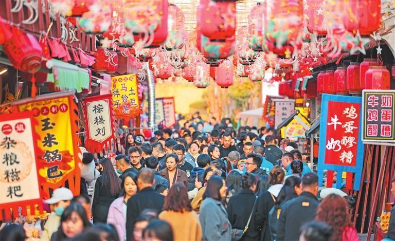 天水古城游人如织