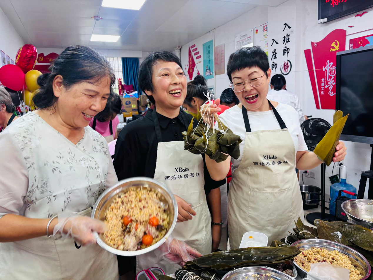 巧手包粽迎端午 民俗温情满社区