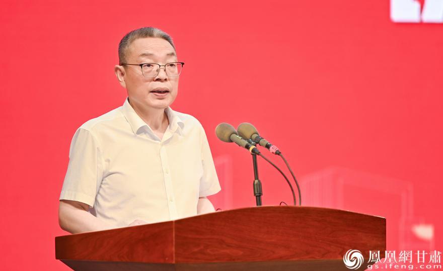 甘肃省教育厅副厅长曾华辉介绍,兰州城市学院走出了一条符合地方实际、具有自身特色的发展道路。