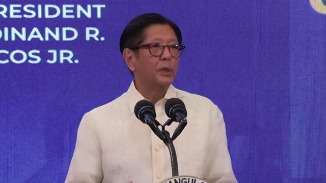 马科斯将与普京并肩而站，跟高市念念全部去了？俄方念念必冷暖自知