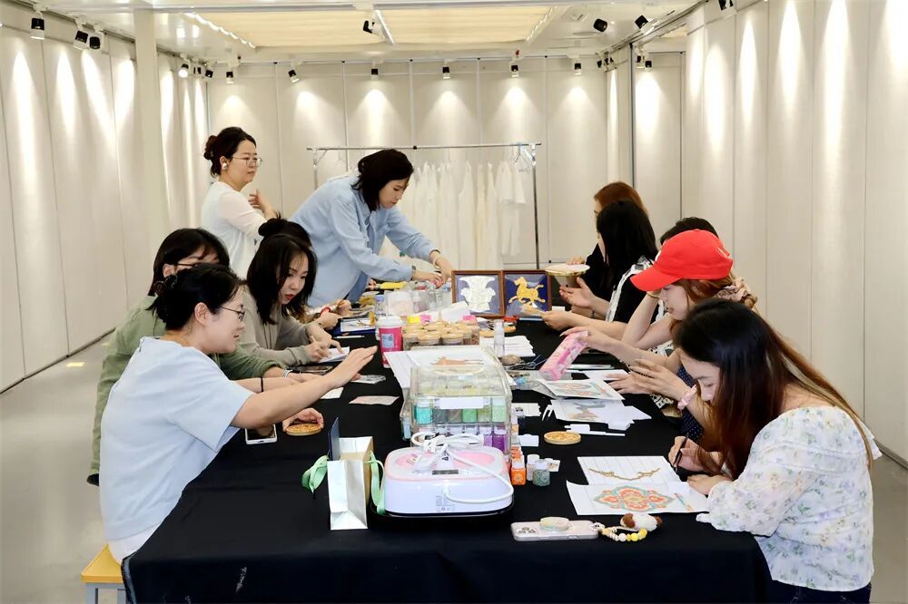 教育视点丨学有所“用”:西译人文艺术学部课堂设在产业最前沿(图2)
