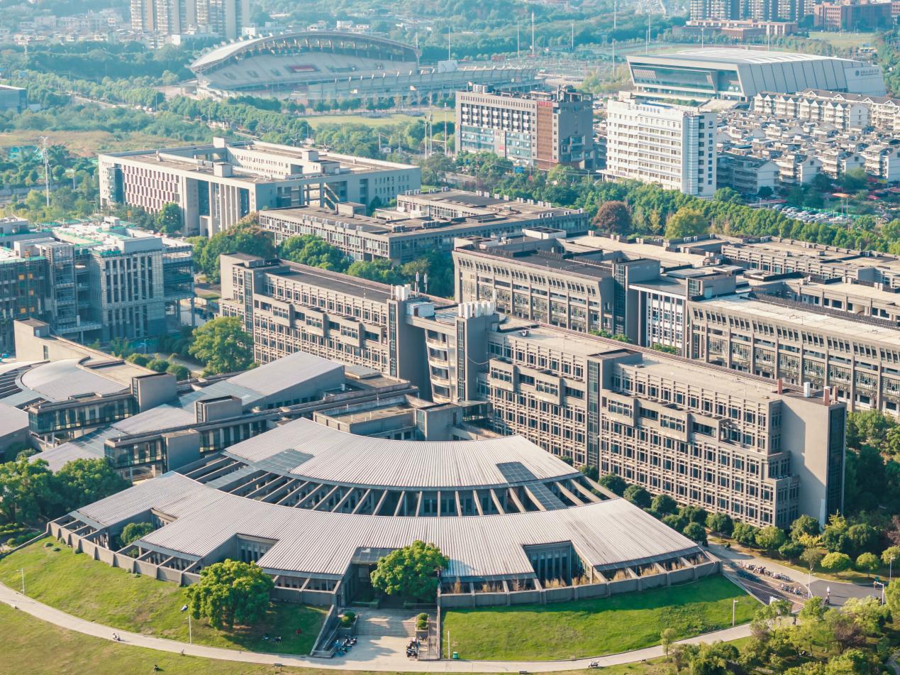 中南大学:2026年本科扩招至9022人,新设人工智能学院,并在22个改革省份实施“六保一”政策 中南大学:2026年本科扩招至9022人,新设人工智能学院,并在22个改革省份实施“六保一”政策