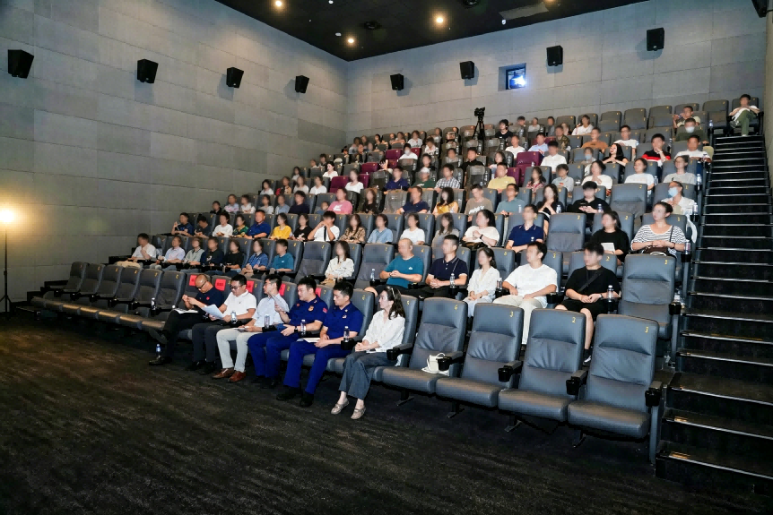 线下各企业负责人认真参训学习
