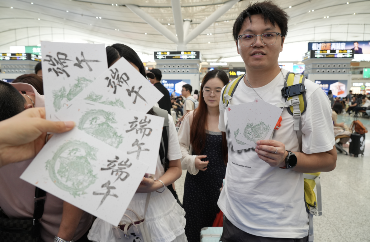 端午假期首日 深圳铁路客流火爆