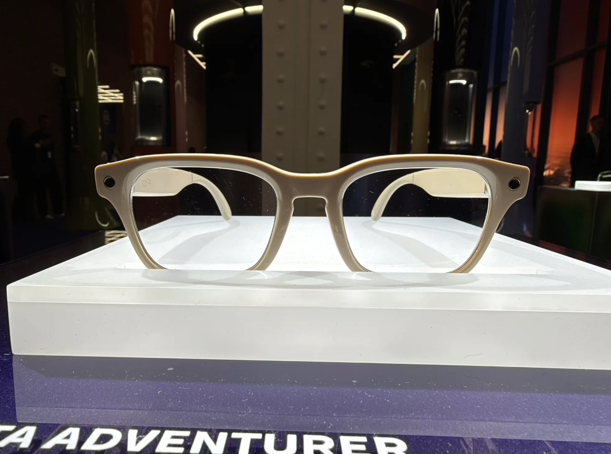 Meta Adventurer智能眼镜