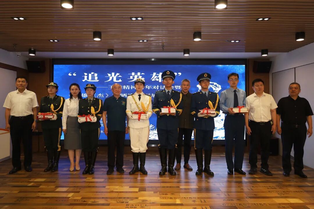《英雄王杰》蓝晒连环画亮相山东大学