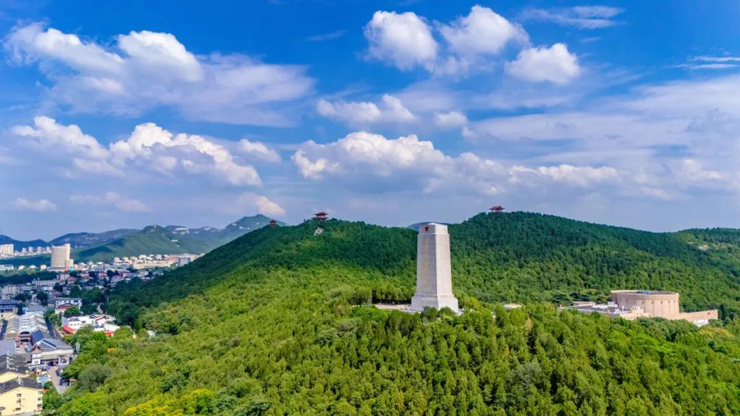 摄影:李锋 2025年7月于英雄山