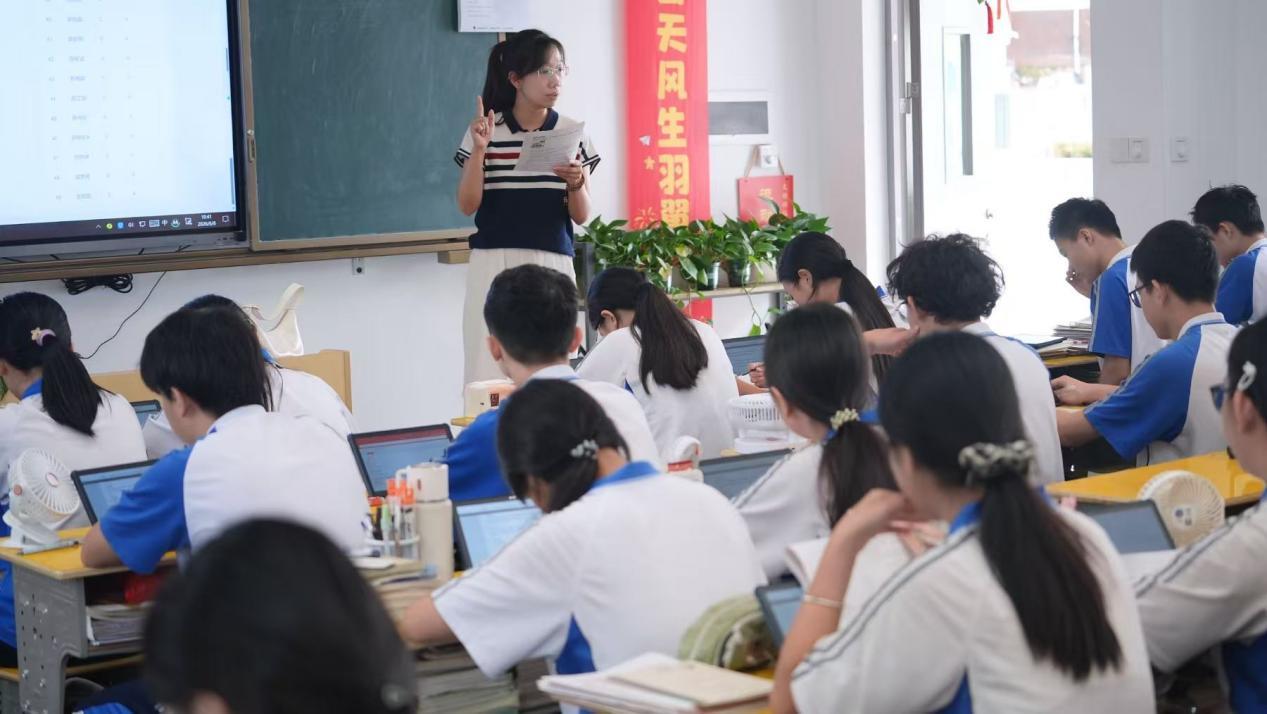 图为：智慧课堂