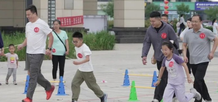 宁晋县城镇社区服务中心举办亲子趣味运动会