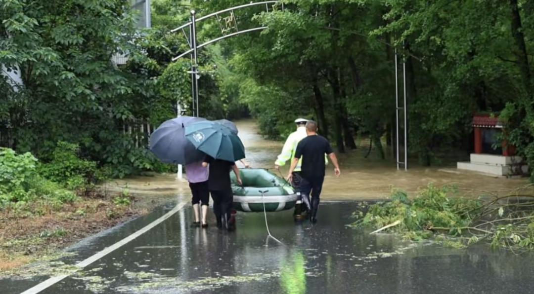 九江遭遇持续强降雨天气!风雨里看见最暖九江力量(图2)