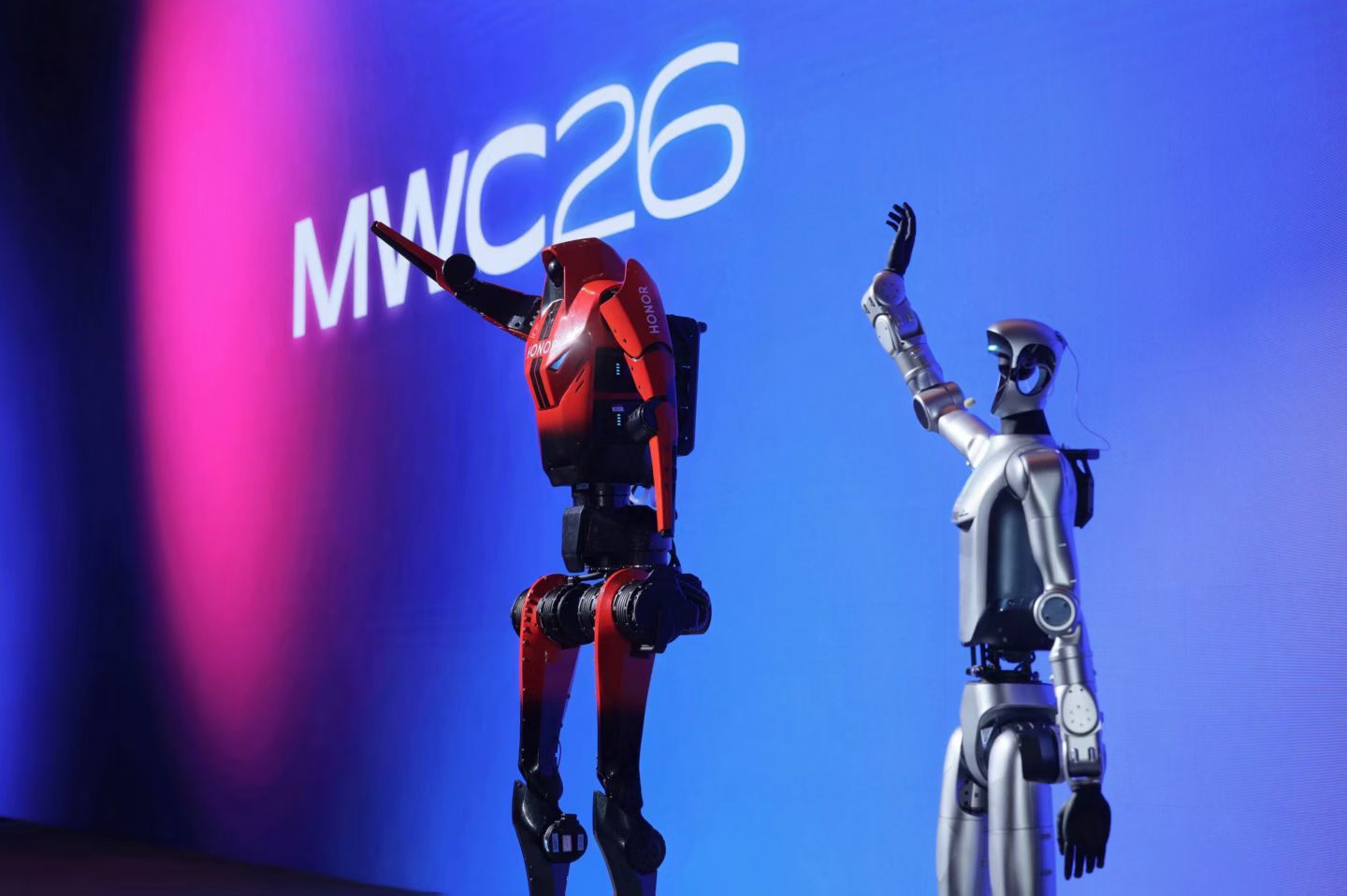 终端厂商集体All in AI OS,荣耀的Agentic OS意味着什么?