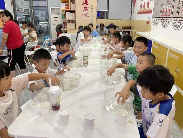解锁浮力奥秘 点亮科学童心——臣田社区第二期“小小科学家”科普实践活动