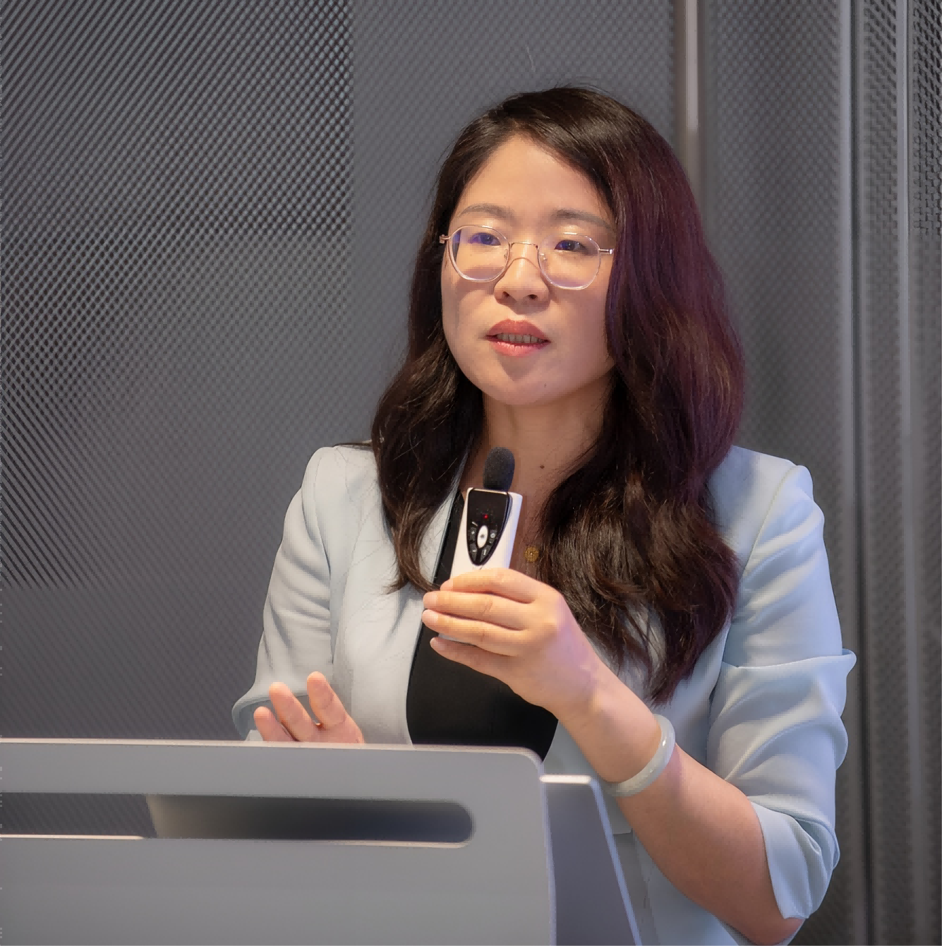 女法协副会长李露