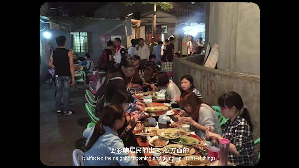 没有牌照、打游击起家：这条街最“不正规”的店，却养出了一群“家人”