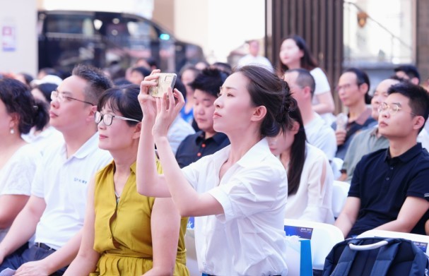 大浪发布十大科技潮品,星光合伙人集结绘就文明同心圆