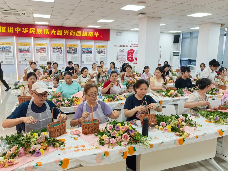 径贝社区开展端午花艺体验 以花为媒温暖弱势群体