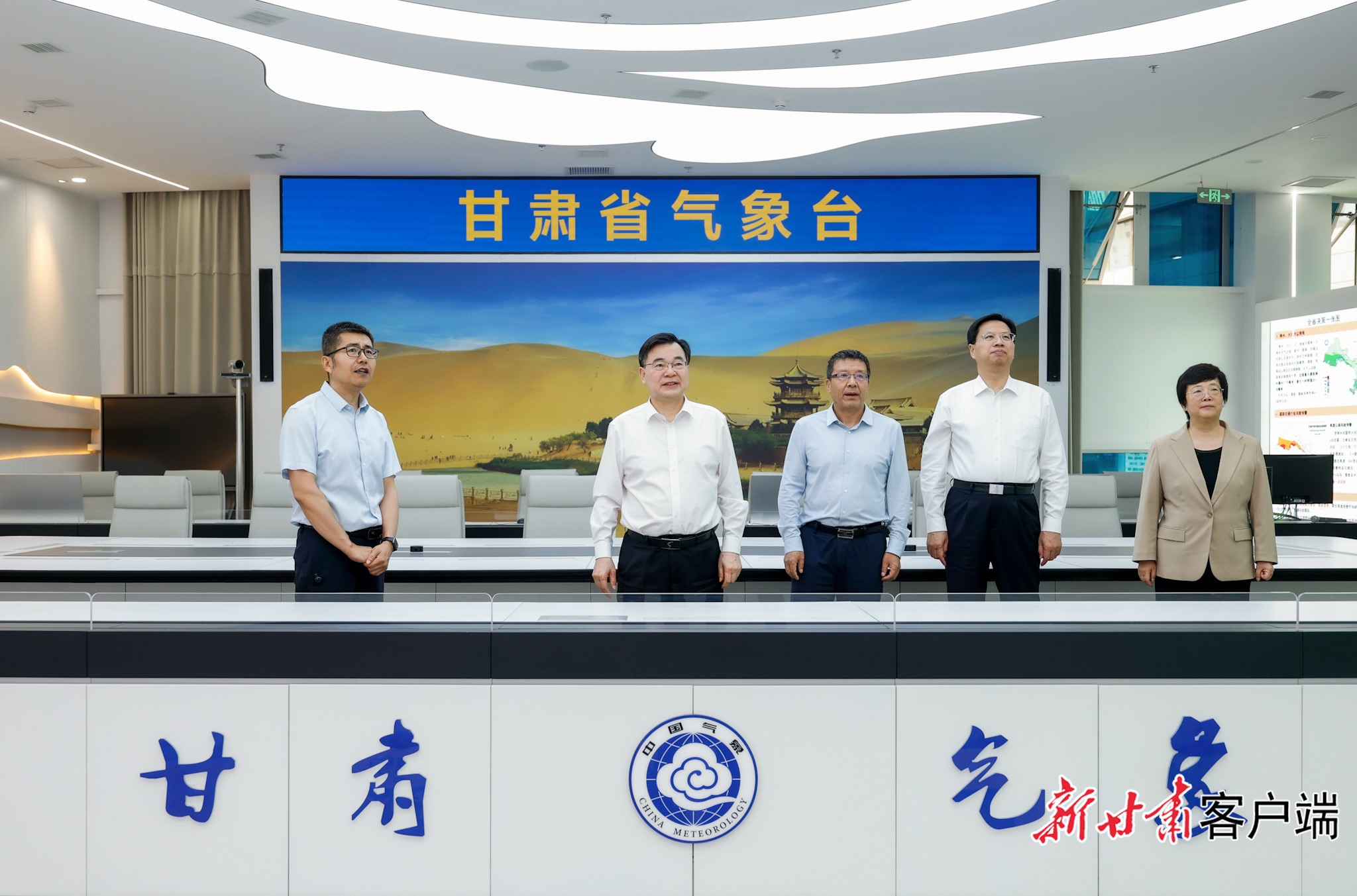 6月24日,省委书记、省人大常委会主任胡昌升在省气象局、省地震局调研并主持召开座谈会。新甘肃·甘肃日报记者 孟捷