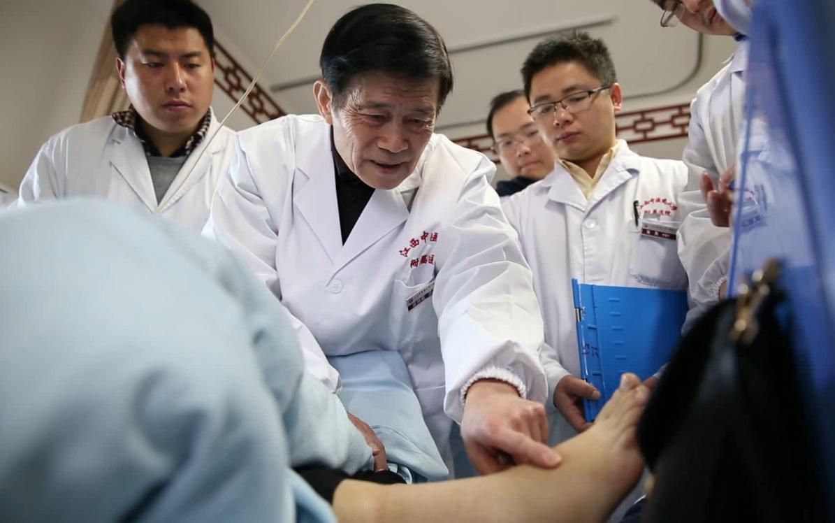 国医大师皮持衡临床带教。