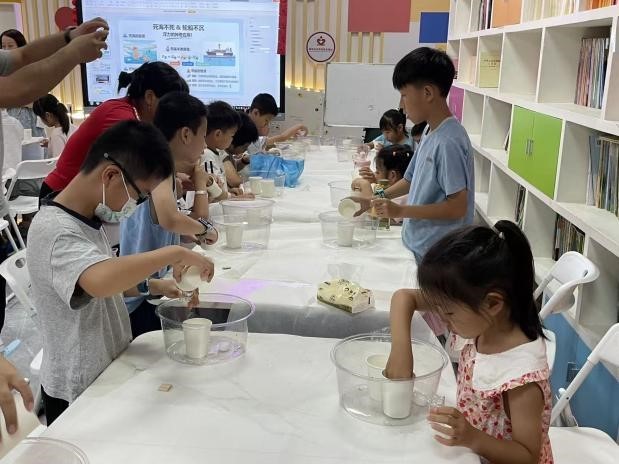 解锁浮力奥秘 点亮科学童心——臣田社区第二期“小小科学家”科普实践活动