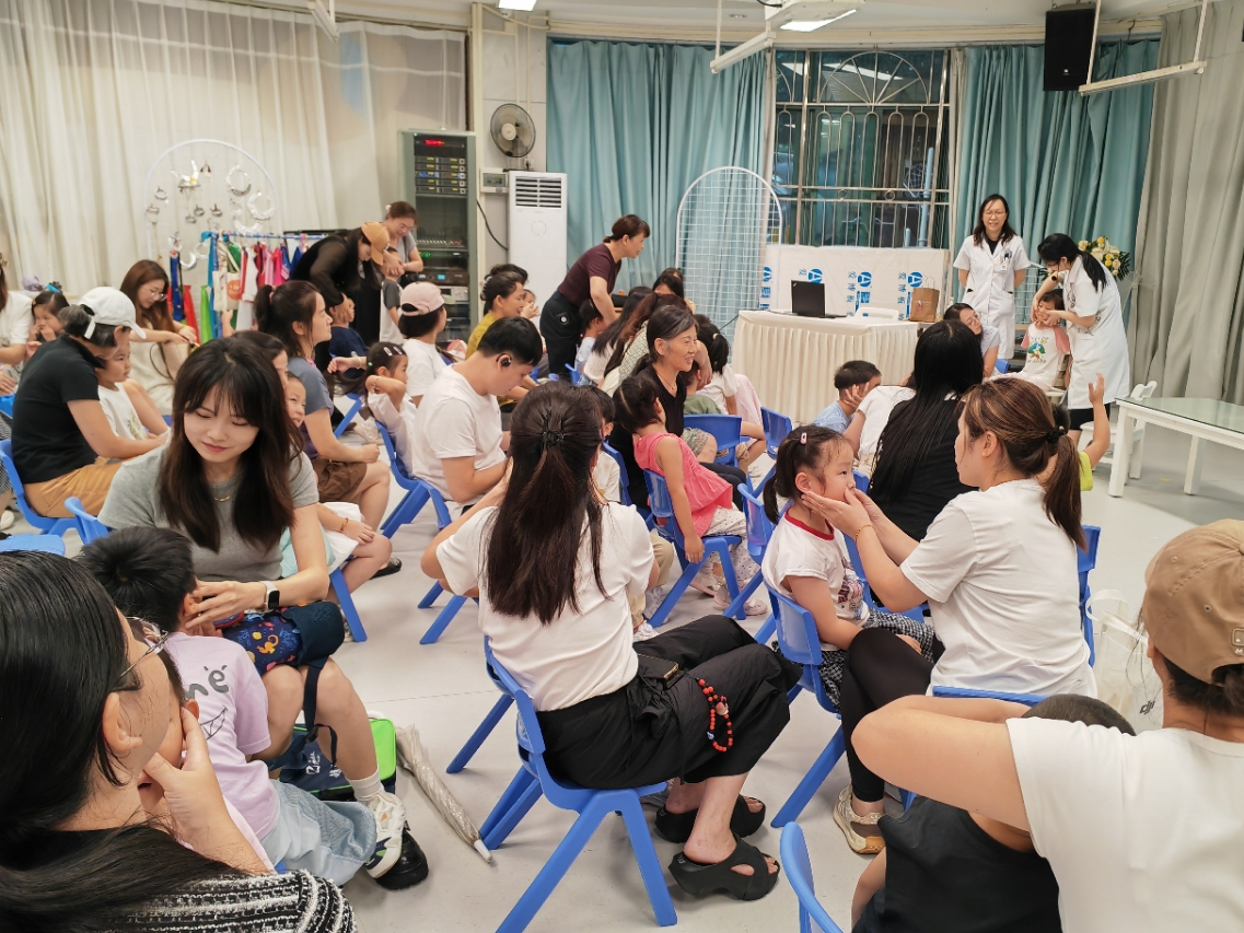 普及科学育儿,守护健康成长——富华社区开展小儿推拿公益讲座