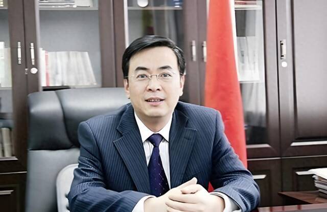 任职期间不守底线乱看成，终究会我方挖坑我方跳