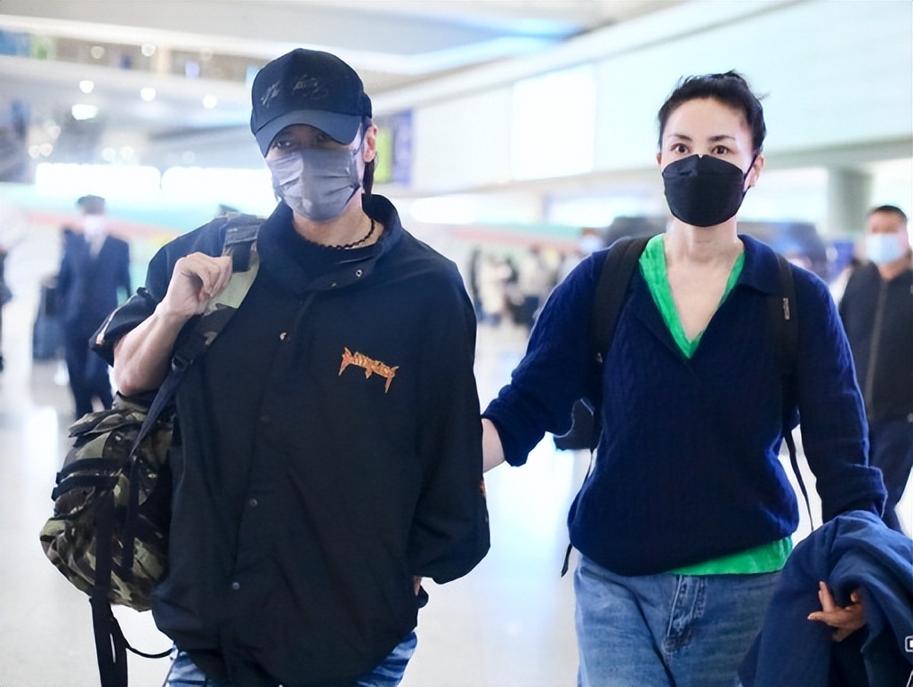 谢霆锋西安开唱在即，王菲相伴同行，大方牵手毫不避讳