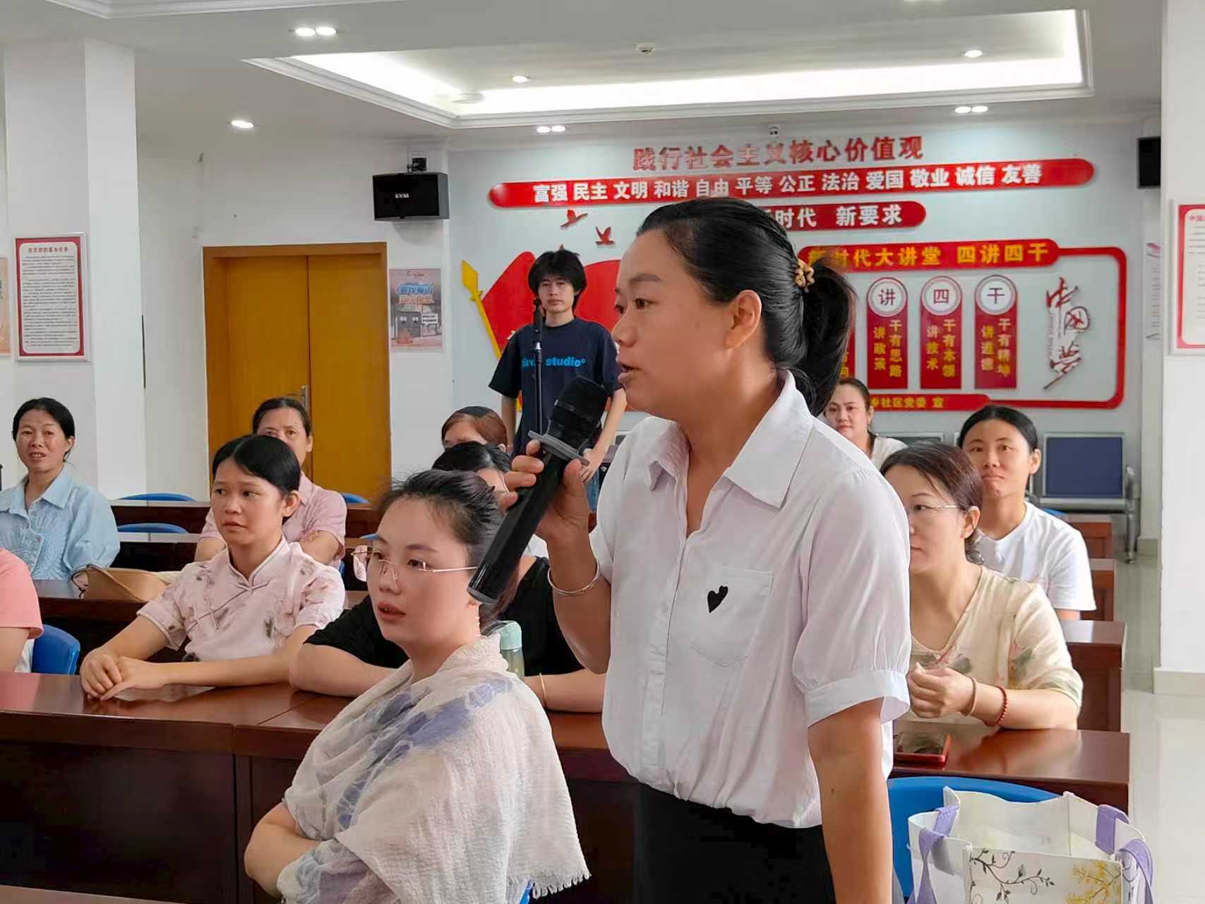 “暖”意融融 “艾”在邻里!福中福社区开展老年人手工坊暨惠老政策宣讲活动