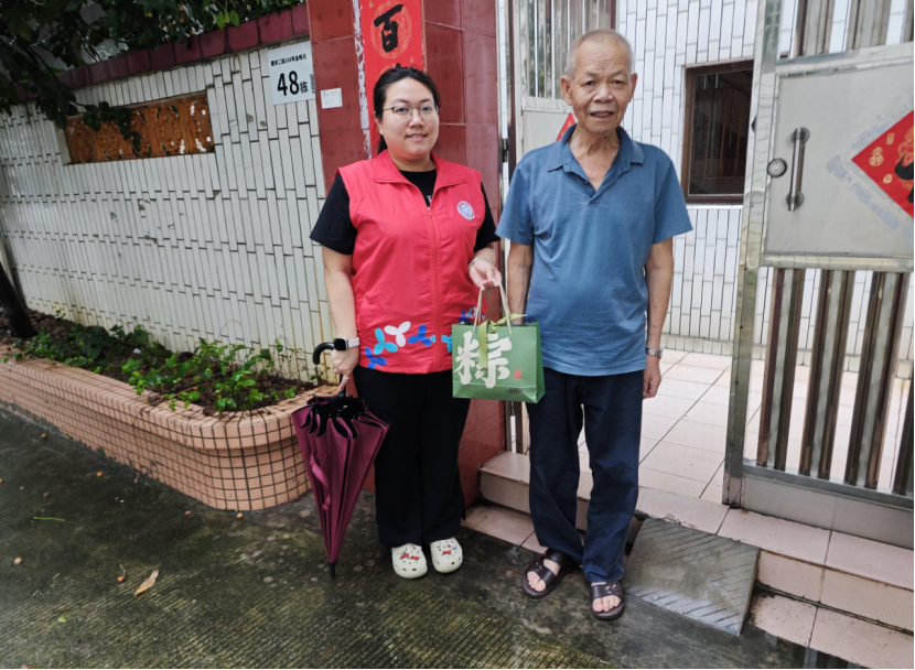 粽香寄温情 关怀暖老兵——河西社区开展退役军人端午走访慰问活动