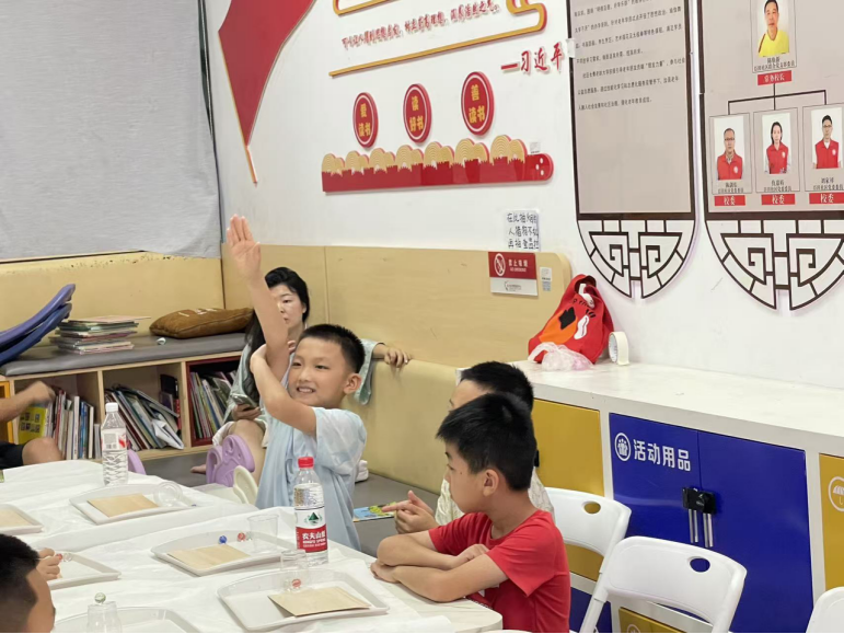 力学启新知 趣味探科学 ——臣田社区“小小科学家”课堂开课啦!