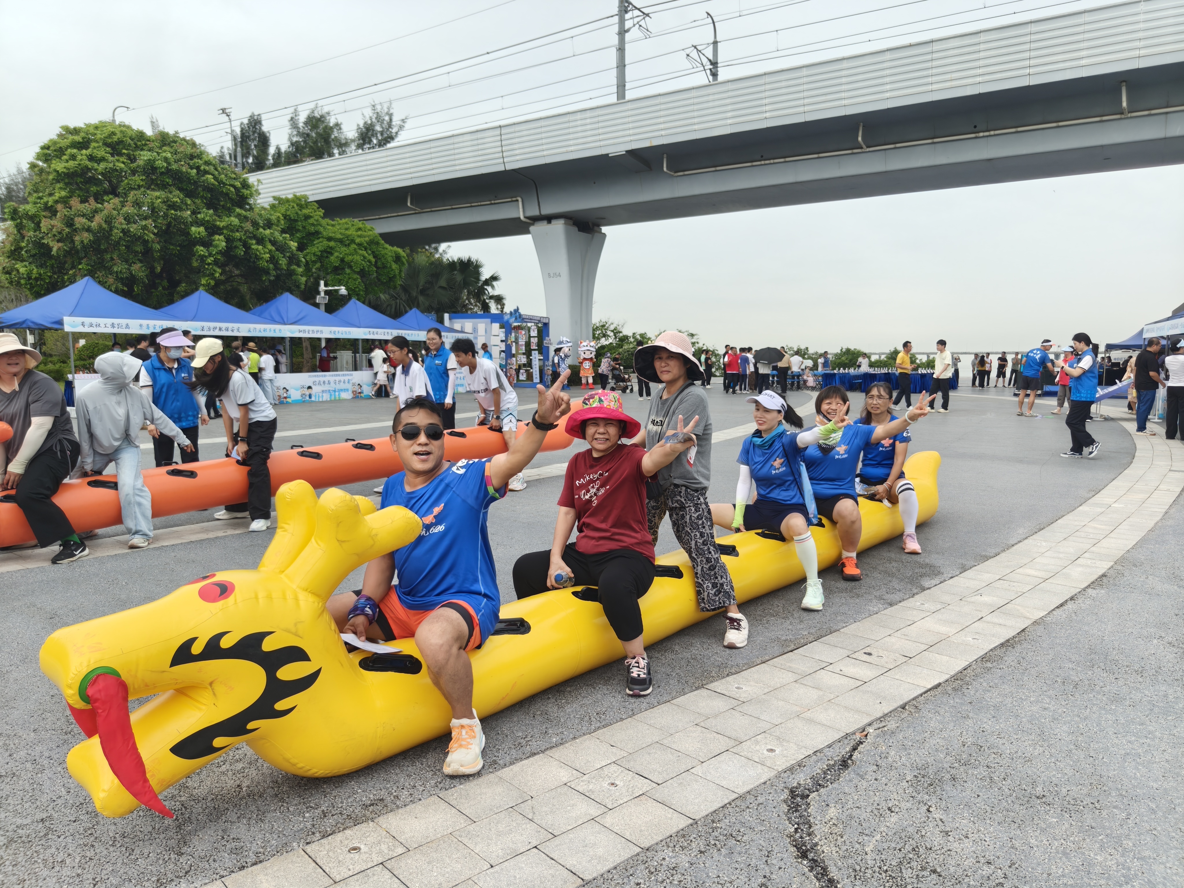 “你我参与,守护未来”——西乡街道预防青少年药物滥用6・26禁毒主题宣传活动