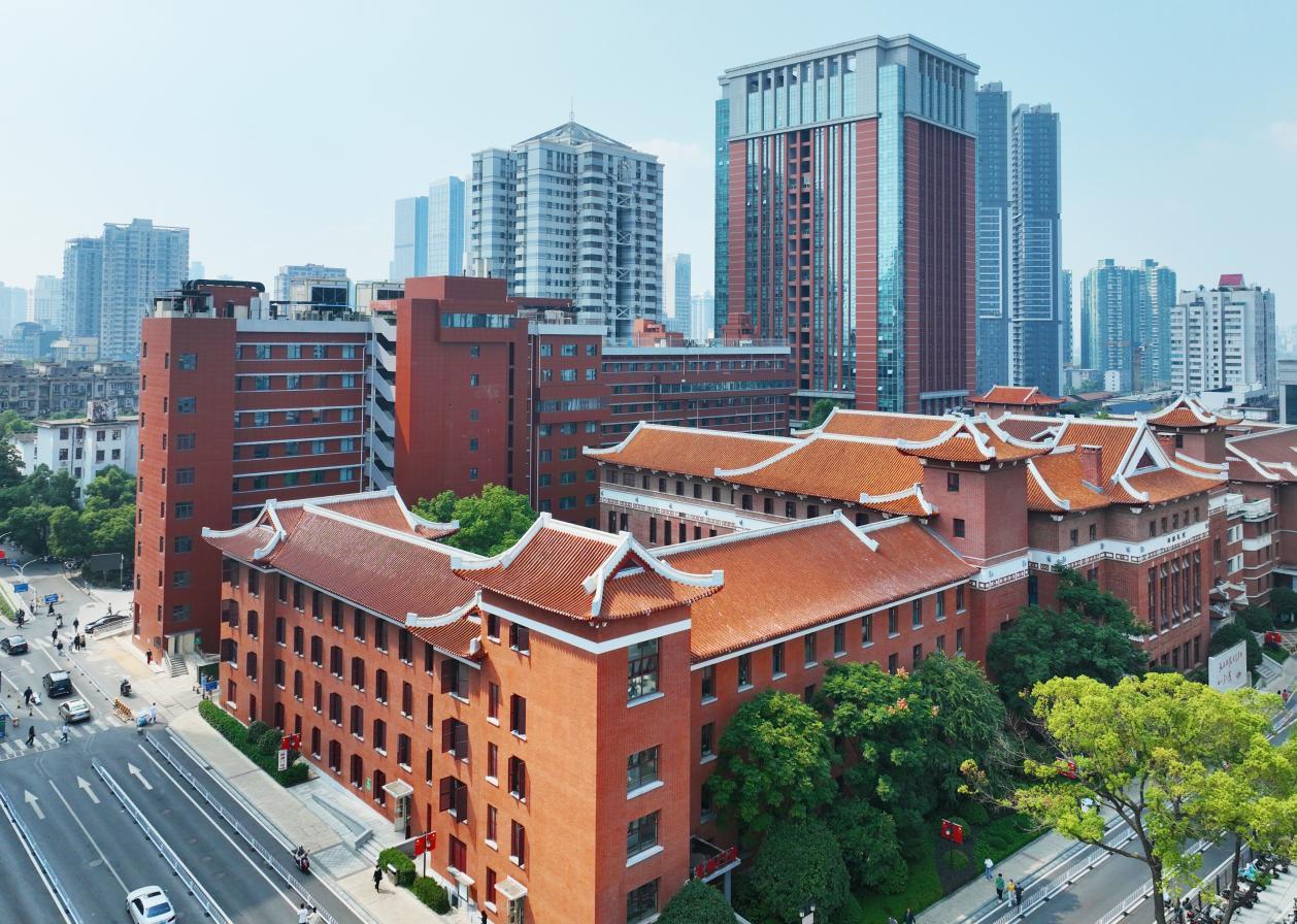 中南大学:2026年本科扩招至9022人,新设人工智能学院,并在22个改革省份实施“六保一”政策 中南大学:2026年本科扩招至9022人,新设人工智能学院,并在22个改革省份实施“六保一”政策