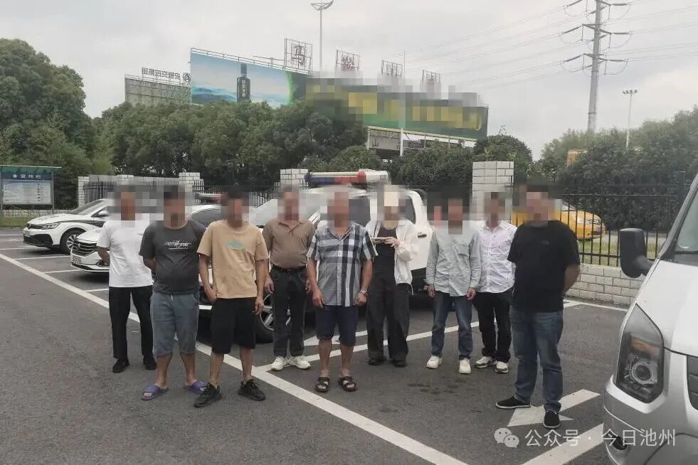 2026年6月15日10时许，马鞍山高速一大队在太白服务开展面包车精准查缉时，查获一辆大通牌小型普通客车苏A8S1U1号超员载客及非法改装（核载7人，实载9人），且涉嫌非法营运，并移交至当涂县交通运输综合执法大队处理。.jpg