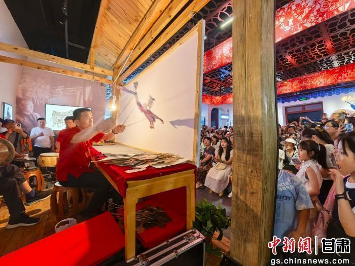 环县道情皮影馆人气爆棚　环县融媒体中心供图