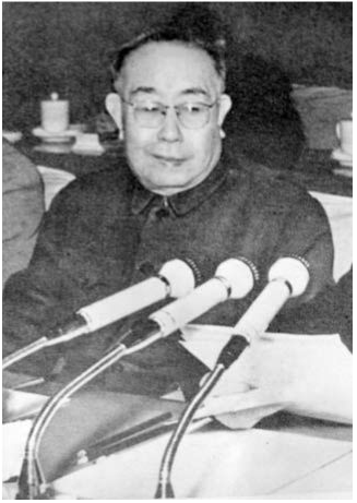 解决“四人帮”内幕：吴德原想开会投票，李先念的一句话改写历史