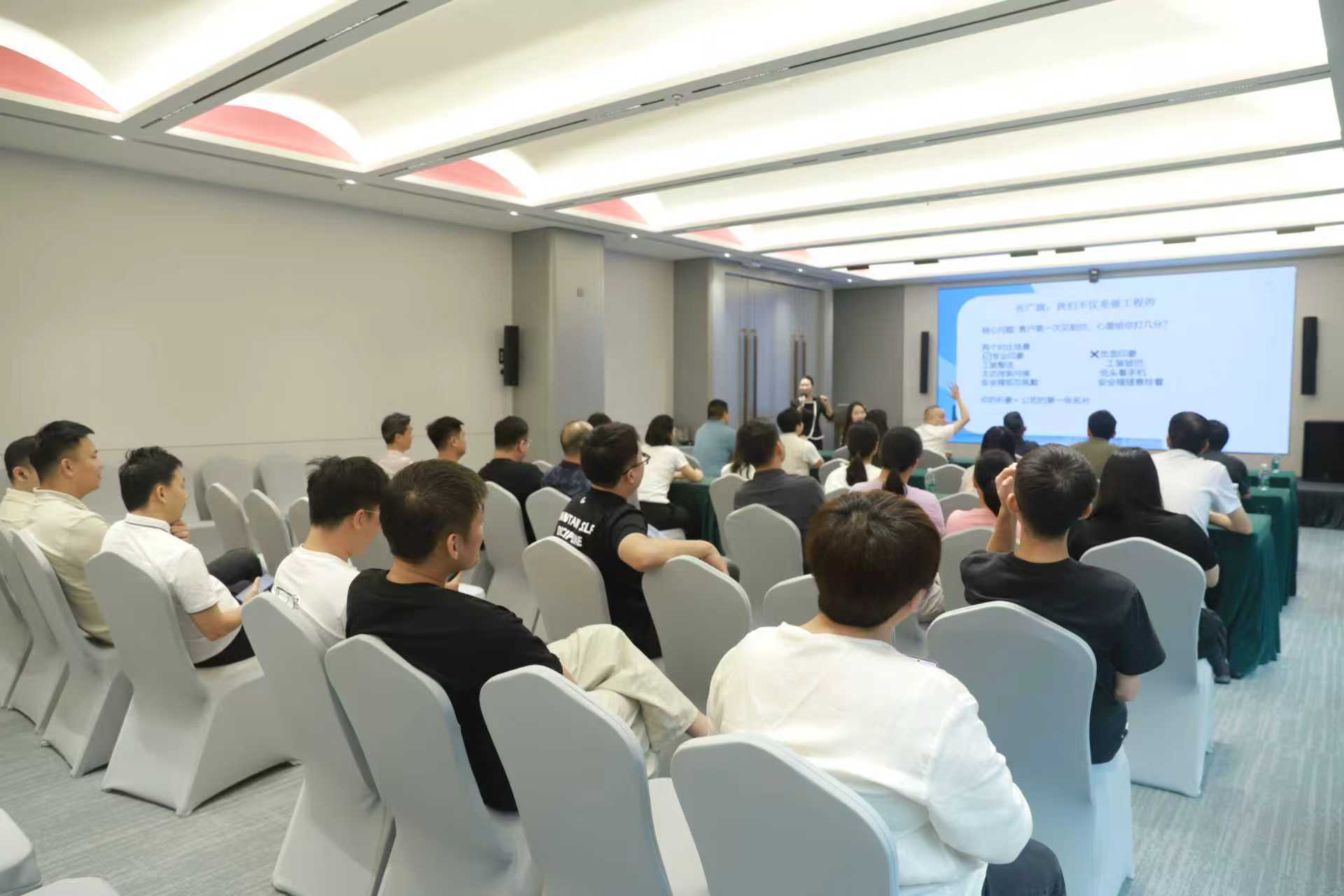 女职工专属课何以“破圈”?这场培训男职工争相参训——西乡中心工联会精准赋能推动职工素养双向提升