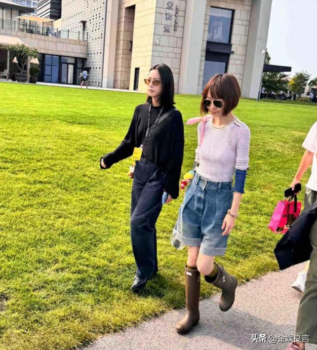 56 岁鲁豫现身河北,生图显瘦弱膝盖凸,换发型后变年轻