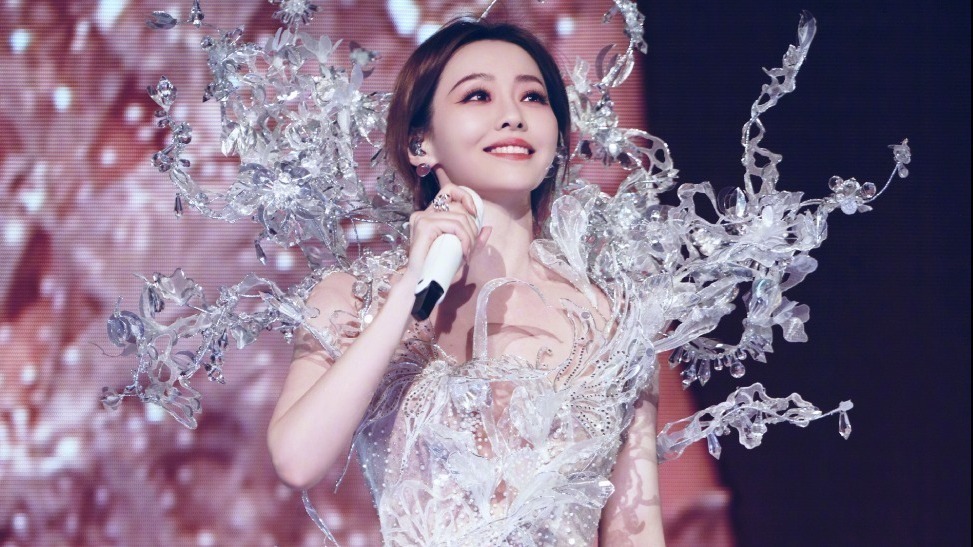 张靓颖自曝清唱太多被罚款，后续商演可能没有清唱了，律师解读