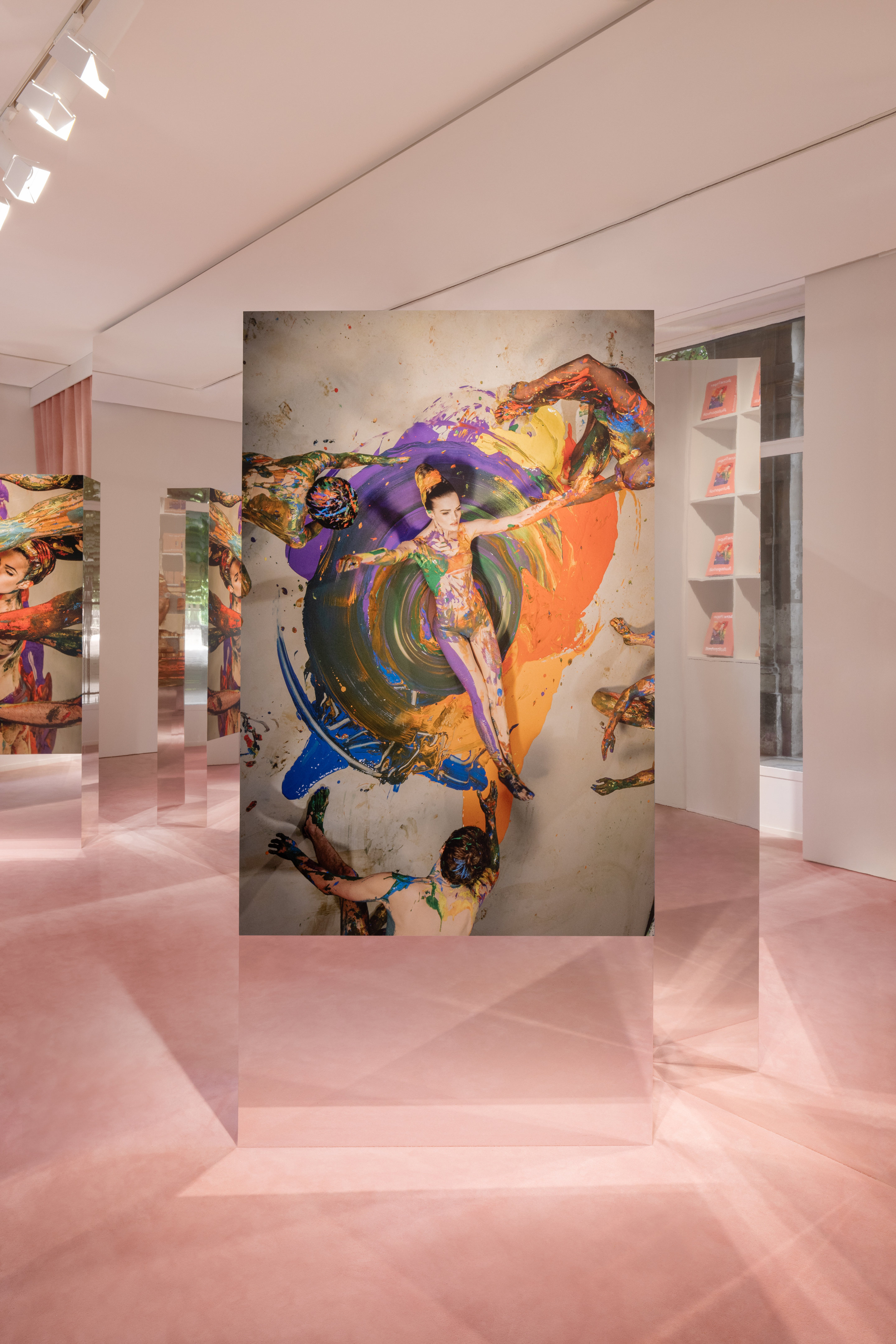 Acne Paper Palais Royal展出 Carlijn Jacobs作品 Acne Paper《Autoportrait》