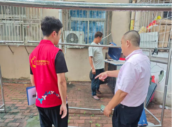 龙珠社区开展市容环境“三乱”整治及蚊媒消杀行动