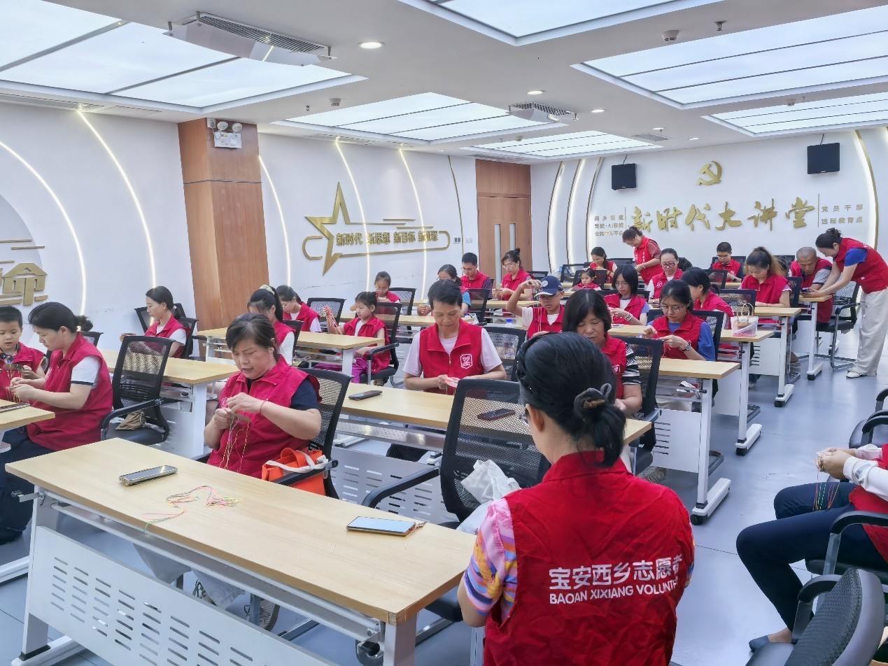 巧手编五彩绳,让平凡父爱被看见
