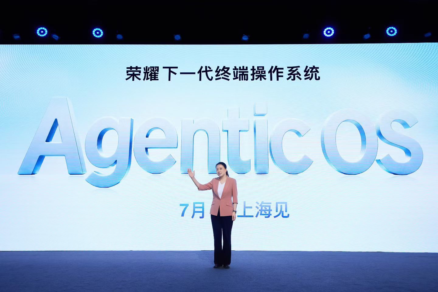终端厂商集体All in AI OS,荣耀的Agentic OS意味着什么?