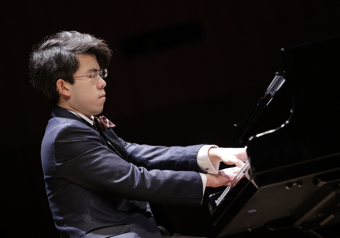 本周五,罗伯托·阿巴多、沈靖韬与香港管弦乐团音乐会即将上演