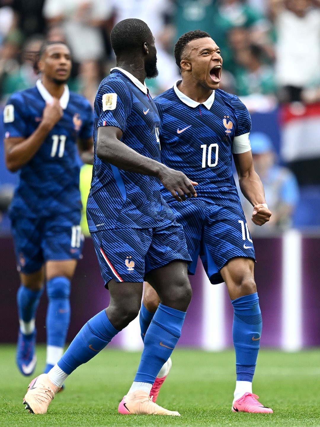 连场世界波！姆巴佩破门，法国1-0领先伊拉克