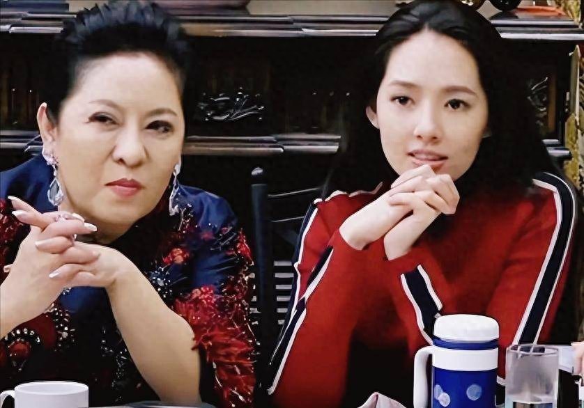 郭碧婷回应撞脸向太话题,一番话令舆论陷入深思